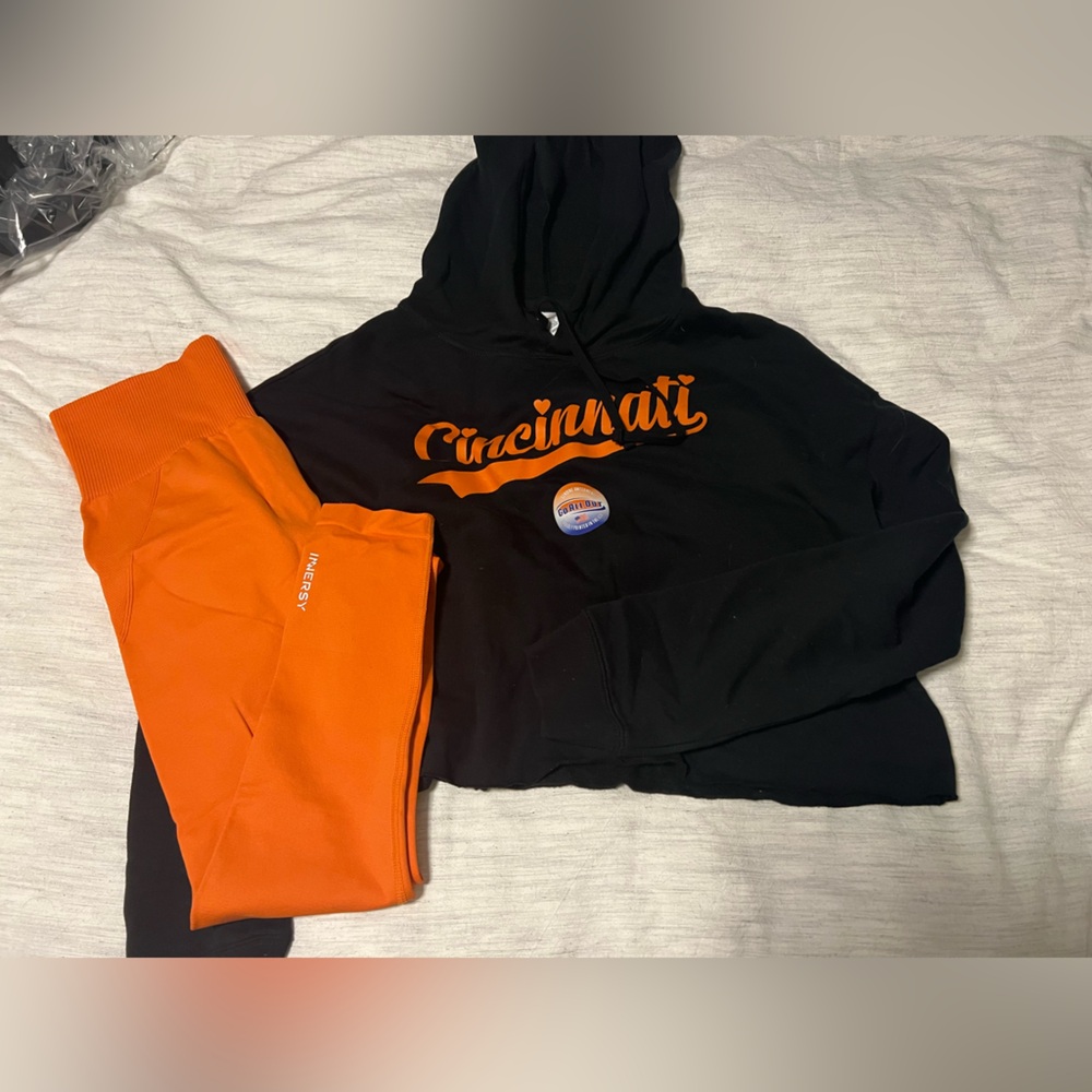 Cincinnati Bengals women’s set. Crop hoodie sweatshirt w/matching leggings